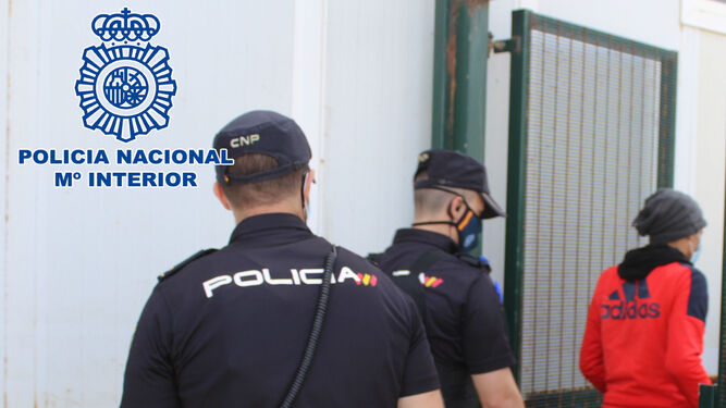 Detenido el ocupante de una patera que tenía prohibido entrar a España por estar condenado por robo