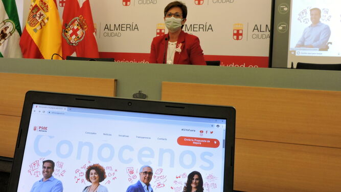 Adriana Valverde ha presentado el nuevo canal de comunicación del PSOE con los almerienses