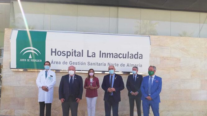 El consejero Jesús Aguirre ha visitado esta mañana el hospital huercalense.