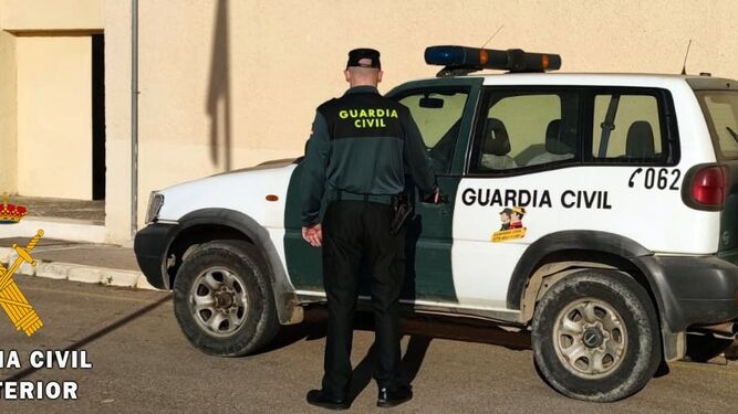 La Guardia Civil detiene a dos personas que intentaban introducir drogas en el C.P. El Acebuche