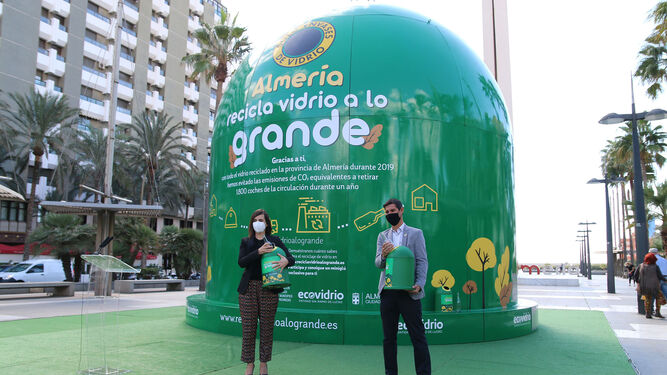 La campaña ‘Andalucía recicla vidrio a lo grande’  recala en Almería