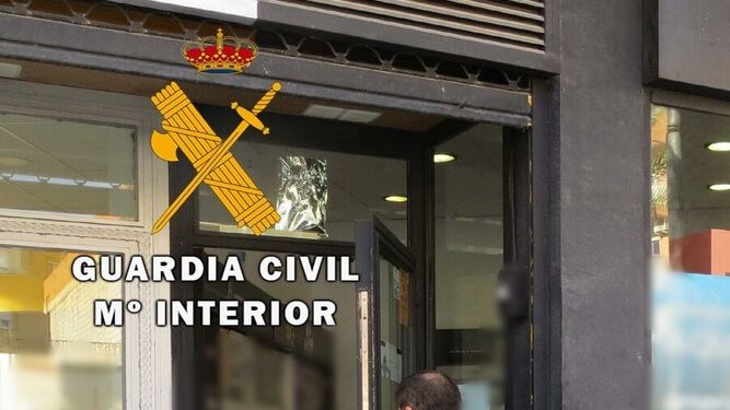La Guardia Civil detiene al autor de un robo con violencia y un hurto en dos locales comerciales de Olula del Río