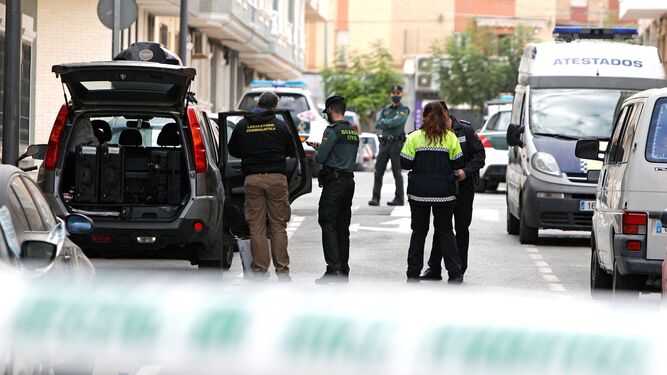 La Guardia Civil investiga el apuñalamiento de una mujer en Alicante.