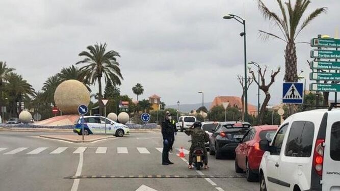 Dos policías locales heridos en Málaga tras pedir a un menor que se pusiera la mascarilla