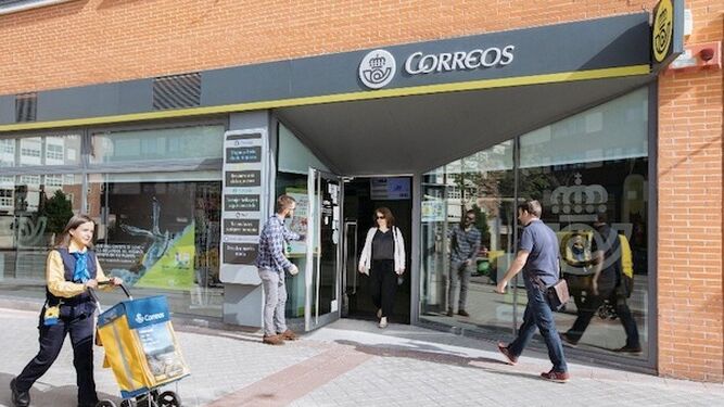 Las oficinas de Correos se convierten en puntos de pago de los tributos de la Diputación de Almería