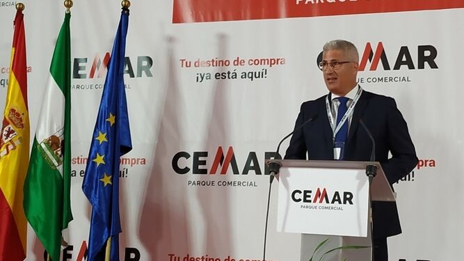 El alcalde de Huércal de Almería, Ismael Torres, durante la inauguración del Parque Comercial Cemar