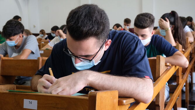 Las universidades de Andalucía amplían sus periodos de clases online
