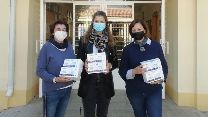 El Ayuntamiento de El Ejido entrega más de 9.000 mascarillas a los centros escolares