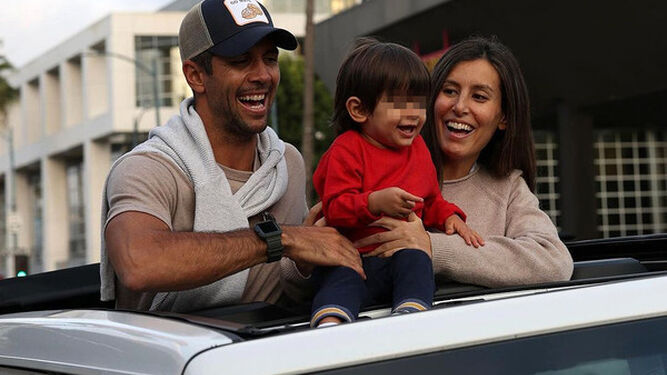 Ana y Fernando, hace pocos días con su hijo mayor, Miguel.