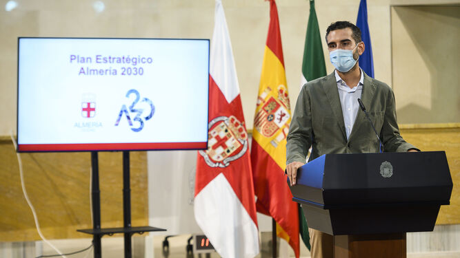 El alcalde de la ciudad, en la presentación del Plan Estratégico de Almería 2030