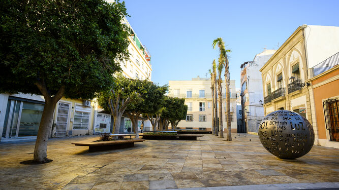 El alcalde visita la renovada Plaza Careaga, un espacio peatonal “más accesible y con más vegetación en pleno Centro Histórico”