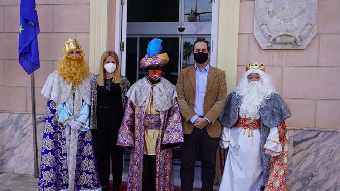 El alcalde de Carboneras ha recibido a los Reyes Magos.