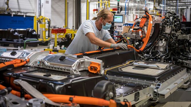 Volvo triplica la fabricación de sus SUV electrificados
