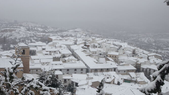 La nieve obliga a cerrar 19 centros educativos y deja sin clase a 1.897 alumnos en Almería