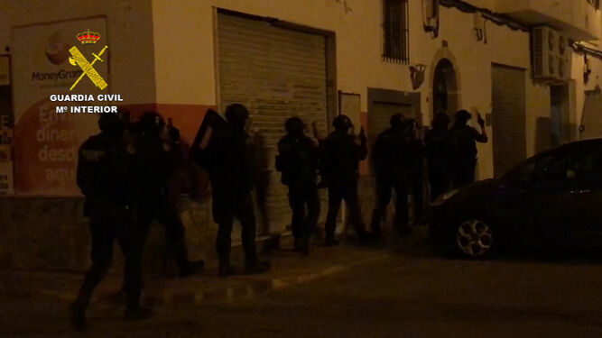 La Guardia Civil desarticula un grupo criminal especializado en robos con armas de fuego y tráfico de drogas
