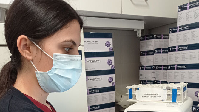 VithasLab dota de equipos para poder realizar PCRs “a pie de cama” en el Hospital Vithas Almería