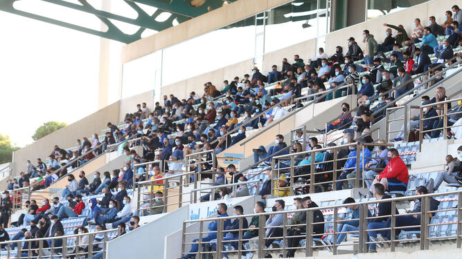 Santo Domingo llegó a tener en sus gradas hasta 600 espectadores ante Betis Deportivo o Yeclano este curso.