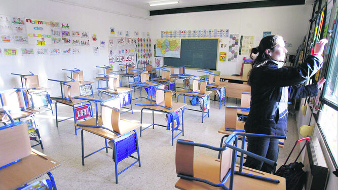 USTEA Almería denuncia el malestar y falta de seguridad en los centros educativos de la provincia