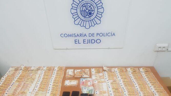 La Policía Nacional en El Ejido interviene más de 15.000 euros y arresta a dos personas