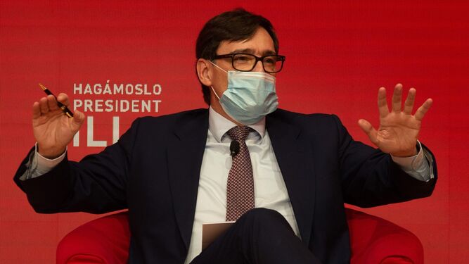 El candidato del PSC, Salvador Illa, durante un acto electoral este viernes en la sede de los socialistas catalanes en Barcelona.