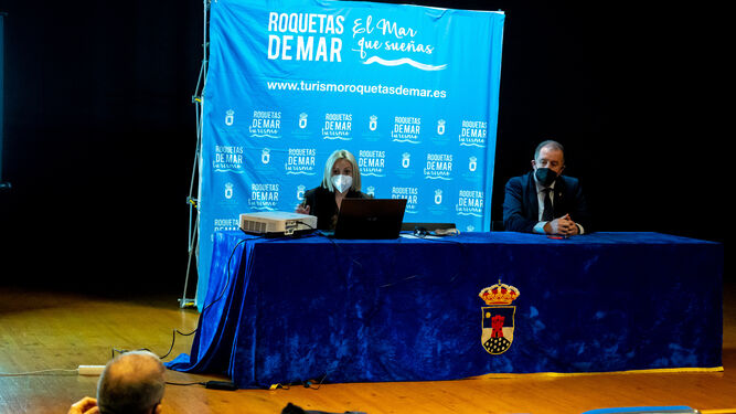 Miriam Fernández y Francisco Barrionuevo, en la reunión del Ente Gestor de Playas.