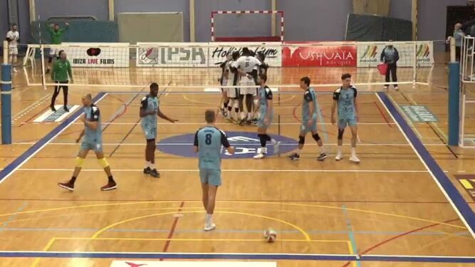 Jugadores de Unicaja Costa de Almería celebrando un punto en Es Viver.