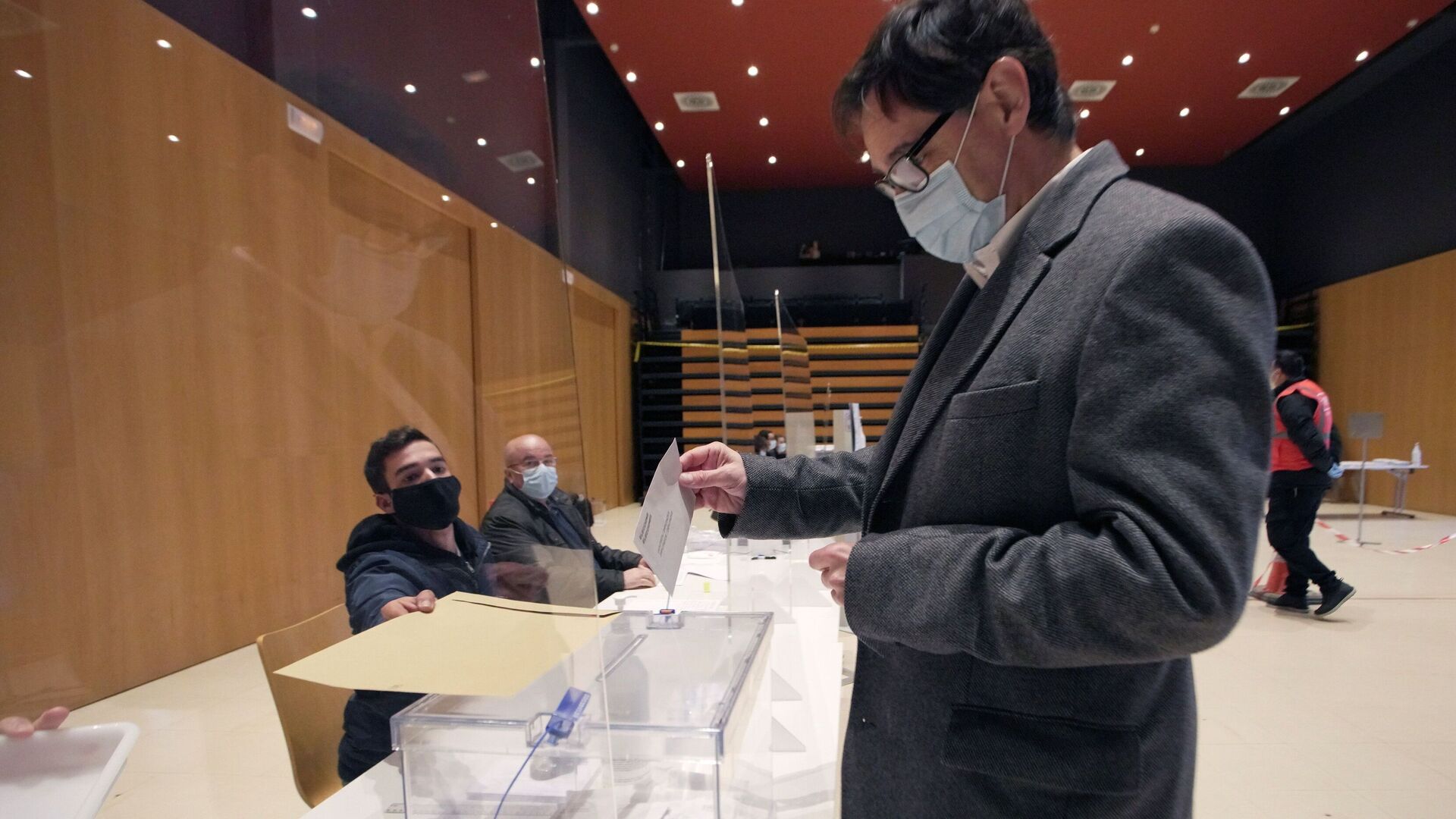 Im&aacute;genes de la jornada electoral en Catalu&ntilde;a