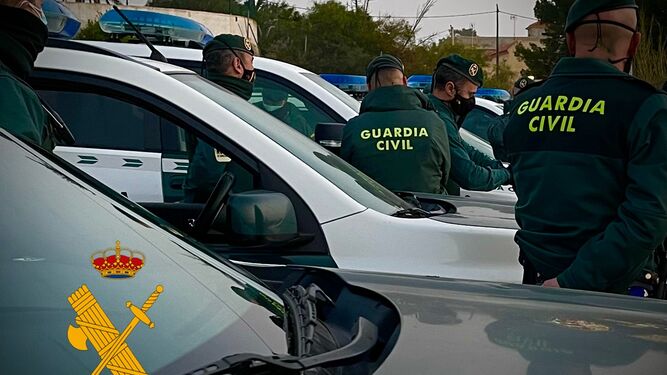 La Guardia Civil detiene al autor de cuatro robos y un hurto en el interior de vehículos en Níjar