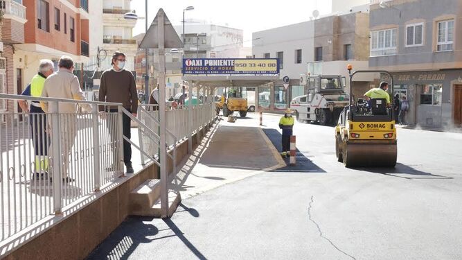 Seis calles ofrecen otro aspecto con el plan de mejora de seguridad vial en Adra