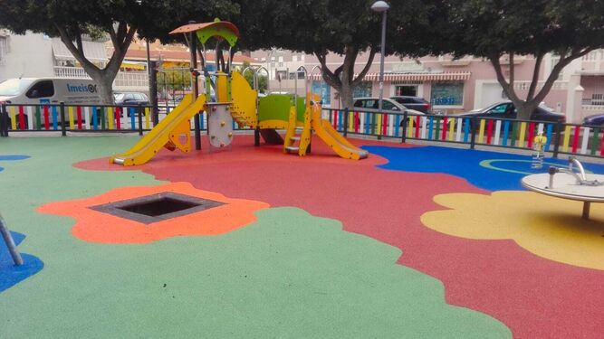 Roquetas refuerza la seguridad de parques infantiles