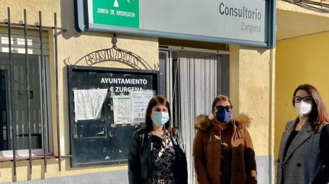 Zurgena deriva a una trabajadora a los centros de salud para atajar los colapsos
