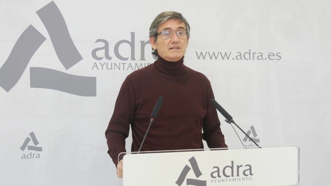 Cortés pide “prudencia” durante el puente de Andalucía, a pesar de que los datos “están mejorando” en Adra