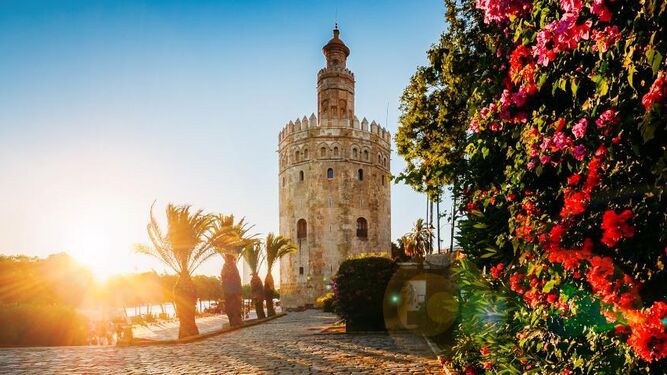 La Torre del Oro es uno de los monumentos más emblemáticos de Sevilla