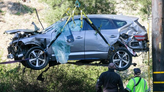 Así quedó el vehículo que conducía Tiger Woods tras el aparatoso accidente