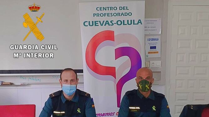 La Guardia Civil imparte charlas telemáticas a varios centros escolares de Garrucha