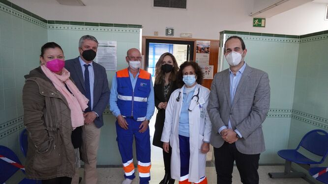 Momento de la visita al renovado centro de salud de Carboneras.