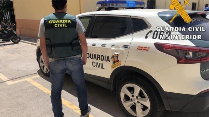La Guardia Civil detiene a un menor de edad como autor de 15 delitos en Roquetas de Mar