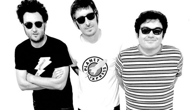 Los tres miembros de Los Summers se muestran muy felices con el lanzamiento de su nuevo disco.