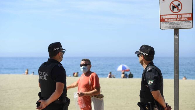 Controles de la Policía Local de Almería este verano en el Paseo Marítimo.