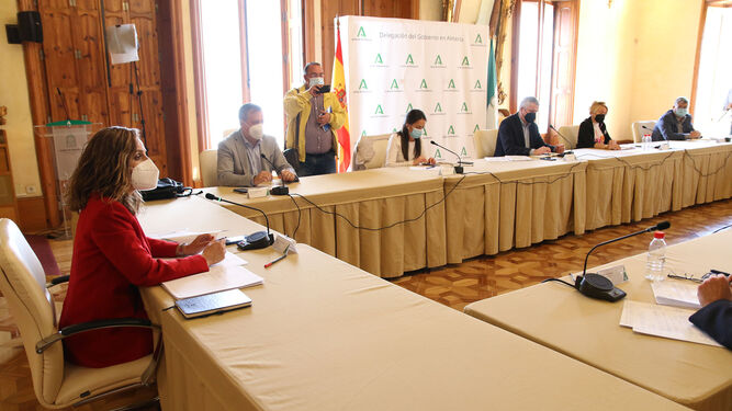 La delegada de la Junta en Almería, Maribel Sánchez, ha presidido la reunión de coordinación de la Junta de Andalucía en Almería.