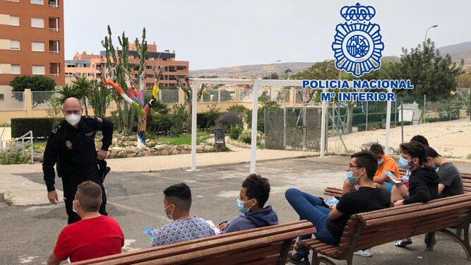 La Policía Nacional, a través del Delegado de Participación Ciudadana, ha impartido una charla a los menores del C.A.I. Piedras Redondas