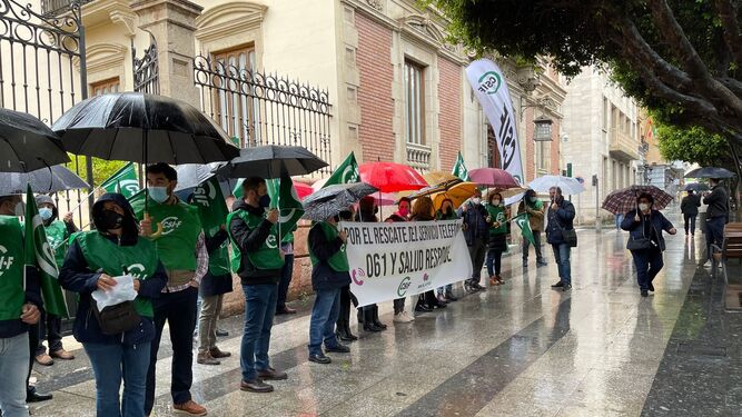 Concentración a las puertas de la Delegación del Gobierno de la Junta en Almería.