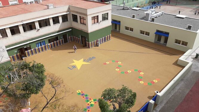 Zona de Educación Infantil con el nuevo edificio construido para las futuras líneas.