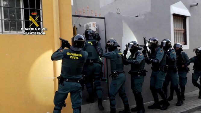 La Guardia Civil detiene a tres personas como autoras de un delito contra la salud pública en Zurgena