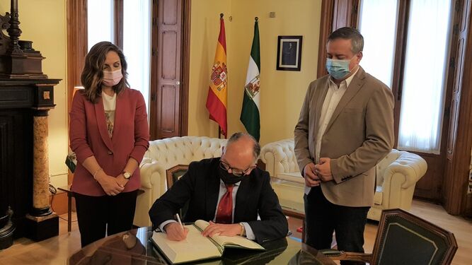 La Audiencia Provincial de Almería y el Gobierno andaluz acuerdan homenajear al  fiscal Jesús Gázquez