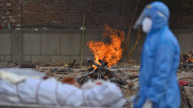 Cremación de fallecidos por coronavirus en India.