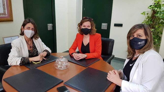 Mercedes López visita ONCE Almería para atender las demandas del colectivo de personas ciegas o con discapacidad visual grave en esta pandemia