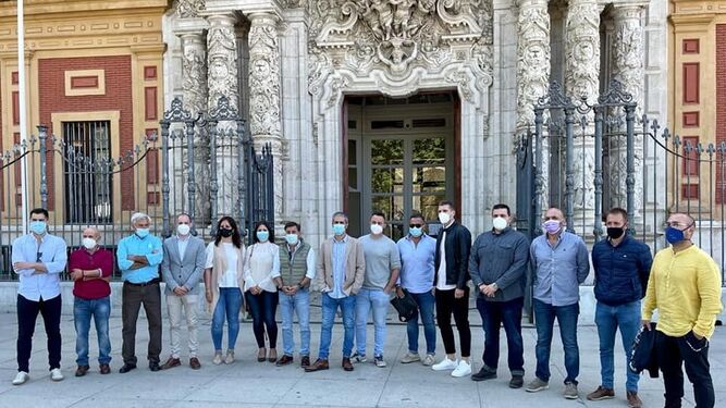 El alcalde de Fuente Victoria este martes junto al resto de responsables de las ELAs de Andalucía.