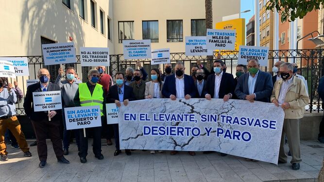 La Mesa del Agua de Almería se moviliza en defensa del trasvase Tajo-Segura en Murcia.
