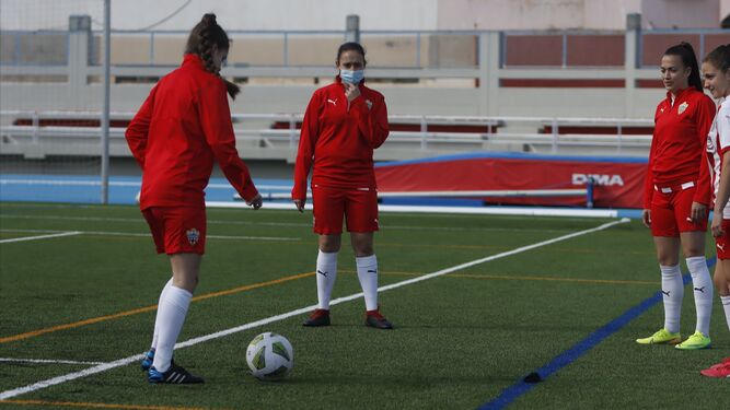 Imagen de un entrenamiento de la UD Almería en el Emilio Campra.